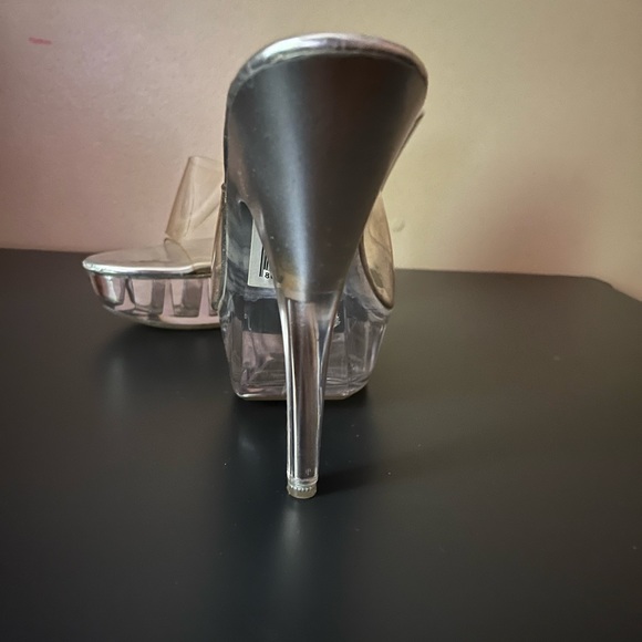 Size 10 Clear Mule with gradient silver heel - Picture 7 of 8